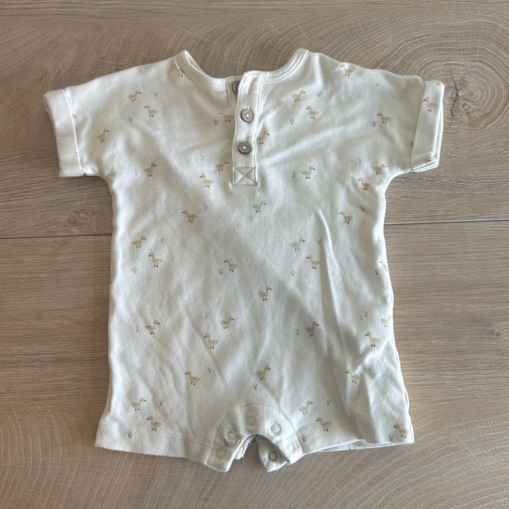 Quincy Mae Duckling Romper Size 3-6m